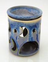 pierced moon & stars aroma dffuser cobalt ceramic, difusor lunas y estrellas caladas en color cobalto