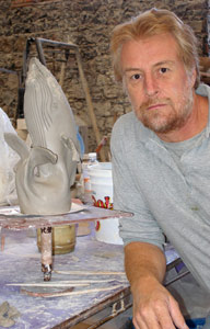 Raul Hernandez Junquera with whale sculpture in progress, Ra�l Hern�ndez Junquera con escultura de ballena en progreso.