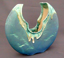 half moon shaped flower vase in stoneware, florero media luna en stoneware