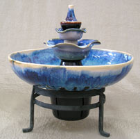 large stoneware table fountain with iron base, fuente para mesa grande con base de hierro