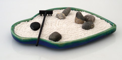 zen garden in ceramic dish, jardin zen para relajacion en ceramica