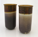 pair of cilinders with precolumbian inspired decoration on stoneware, par de cilindros con decoracion de inspiracion prehispanica en gress