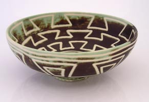 deep plate with precolumbian decoration, tazon amplio con decoracion prehispanica en stoneware