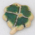 large clover ceramic bead, cuenta ceramica grande de trebol