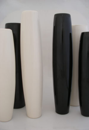 new elipse vase collection in black and white, nueva coleccion de floreros elipse en blanco y negro
